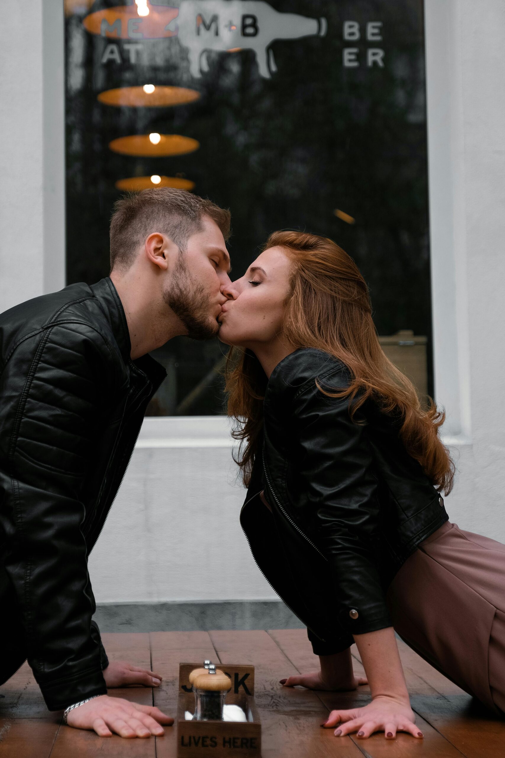 Pourquoi le Baiser Peut Sauver Votre Couple (Et Comment le Réinventer)